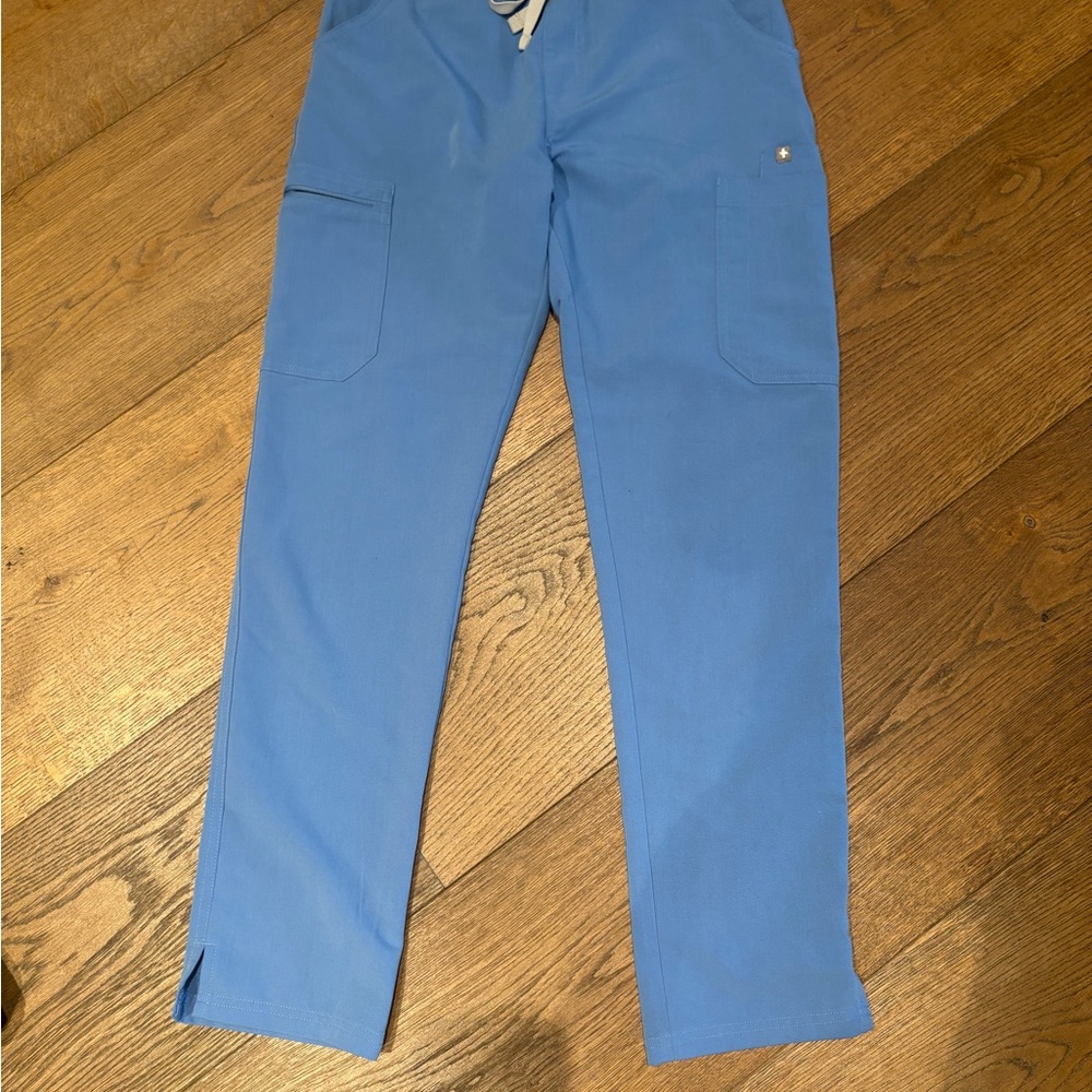 Figs women’s scrubs
